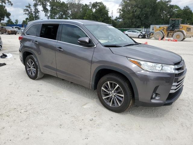  TOYOTA HIGHLANDER 2018 Szary