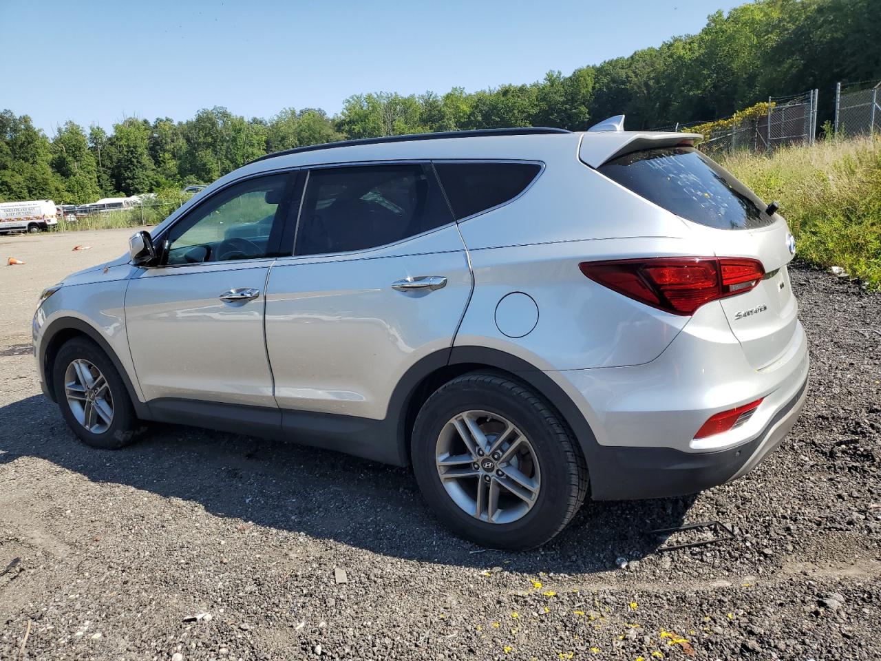 5XYZUDLB1HG489465 2017 HYUNDAI SANTA FE - Image 2