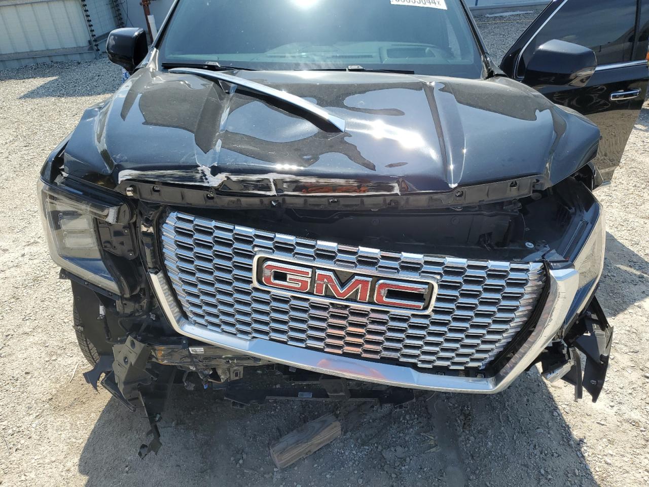 2021 GMC Yukon - Image 12