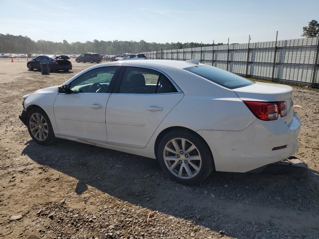 1G11D5SLXFF334404 2015 CHEVROLET MALIBU - Image 2