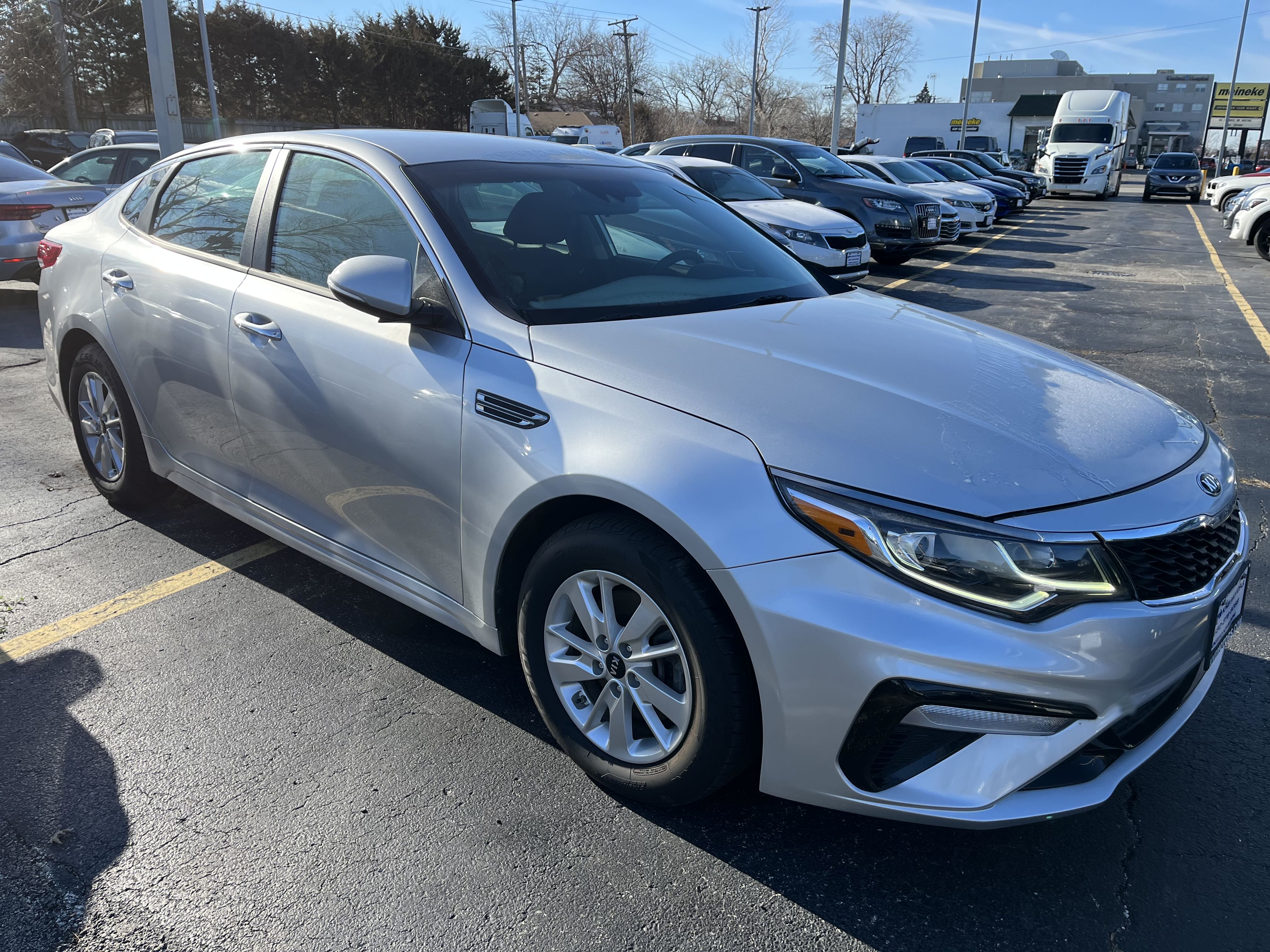 5XXGT4L34KG2807 2019 Kia Optima Lx