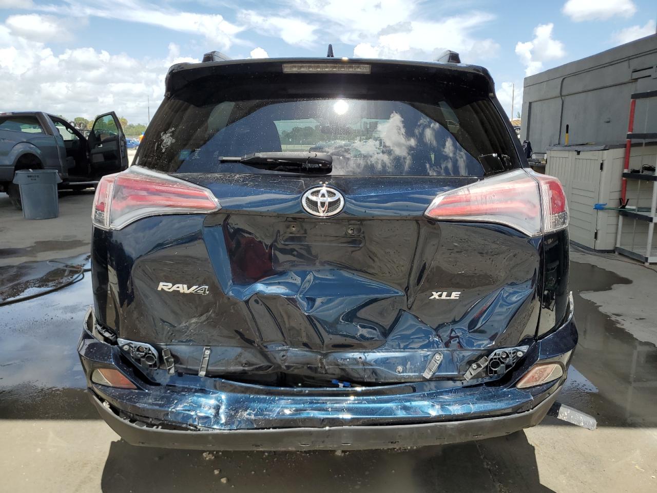 2017 Toyota Rav4 Xle VIN: JTMWFREVXHD093275 Lot: 66808344