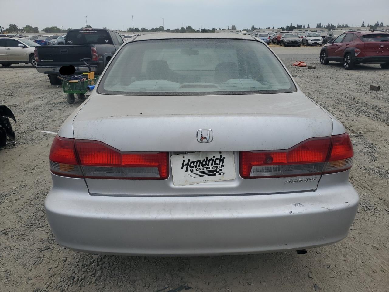 3HGCG66582G700668 2002 Honda Accord Lx