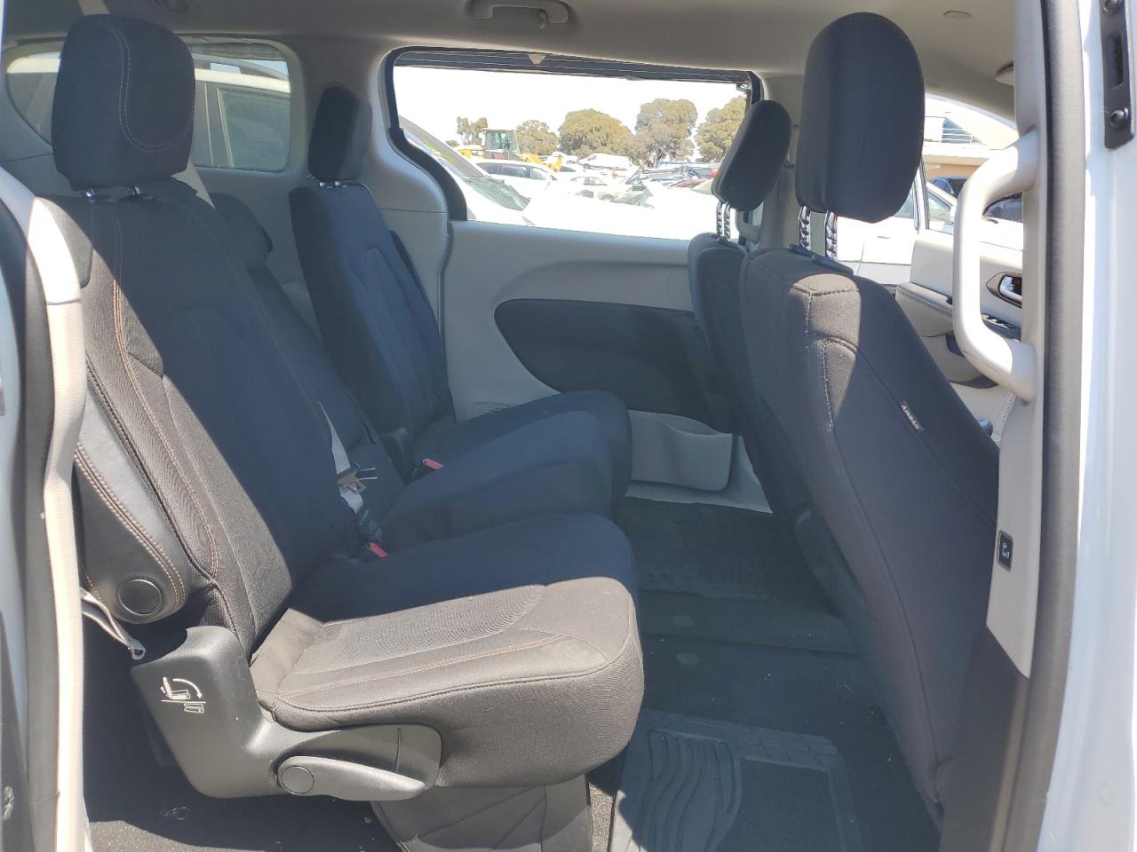 2017 Chrysler Pacifica Touring VIN: 2C4RC1DGXHR570584 Lot: 66435544