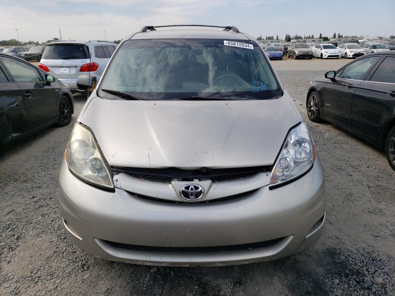 2009 Toyota Sienna - Image 5