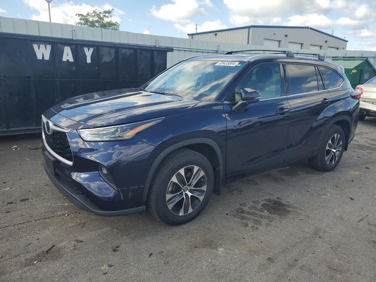 2022 Toyota Highlander - Image 1