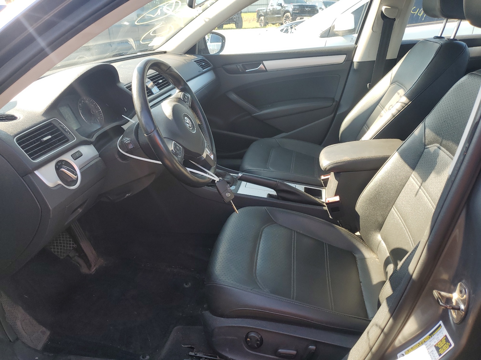 1VWBP7A31CC100999 2012 Volkswagen Passat Se