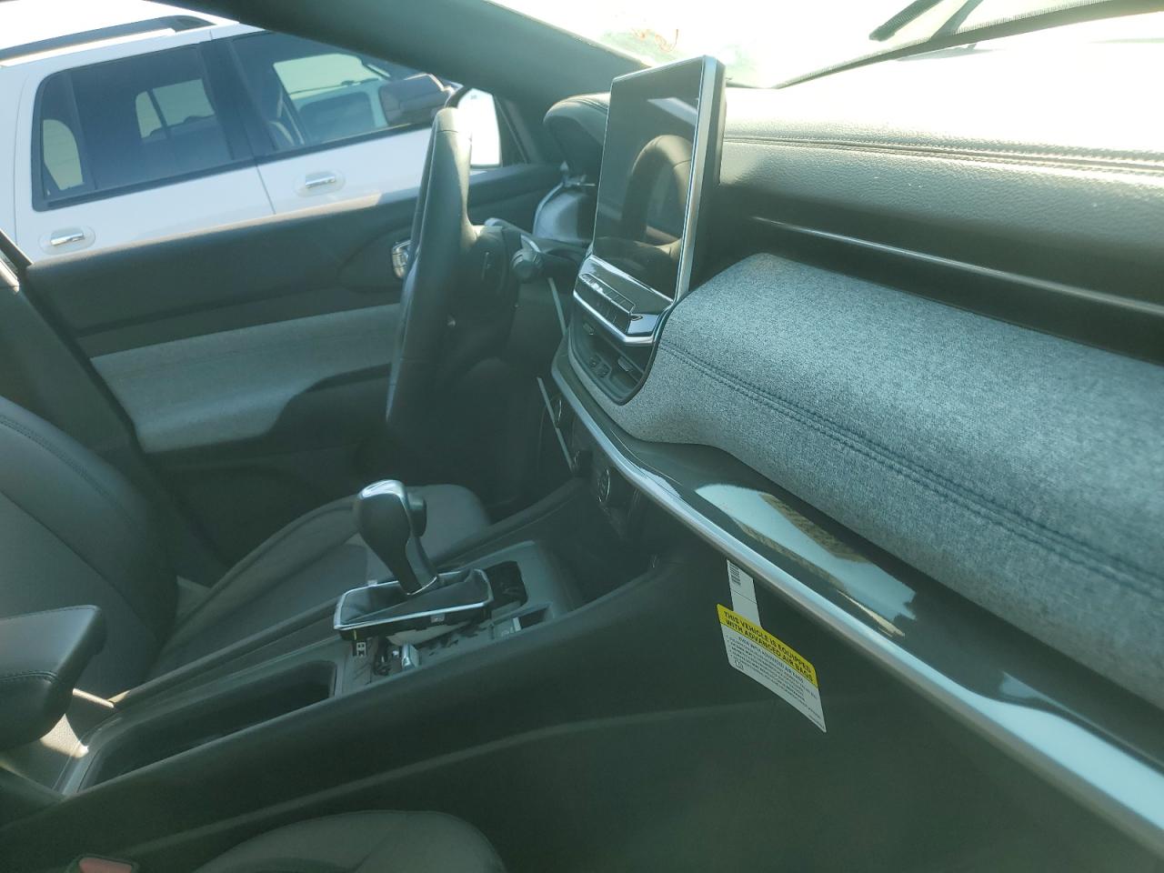 Фото: 3C4NJDBN2RT124662 - 8