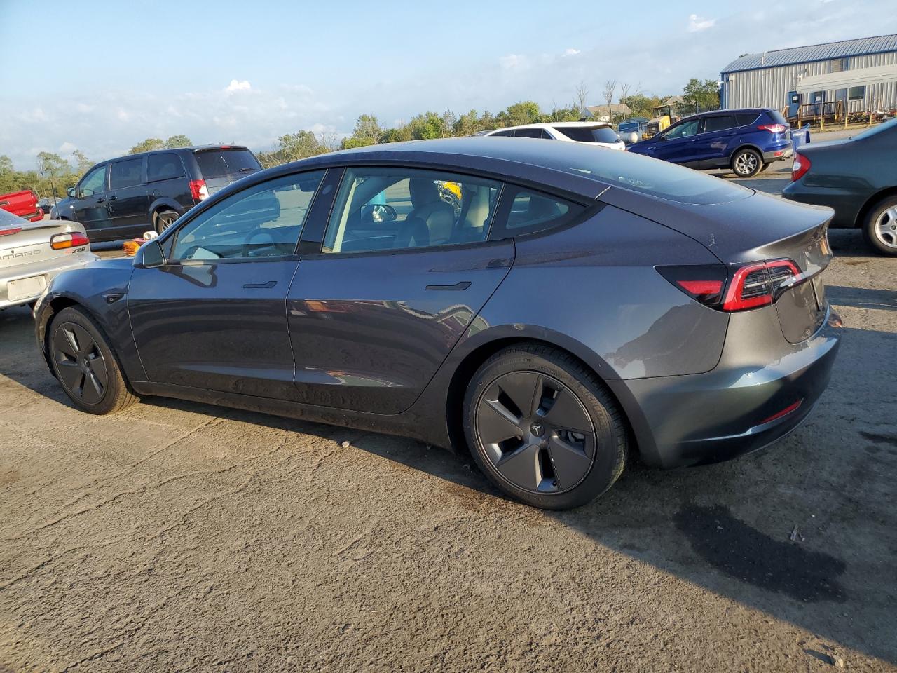 5YJ3E1EA4PF665789 2023 TESLA MODEL 3 - Image 2