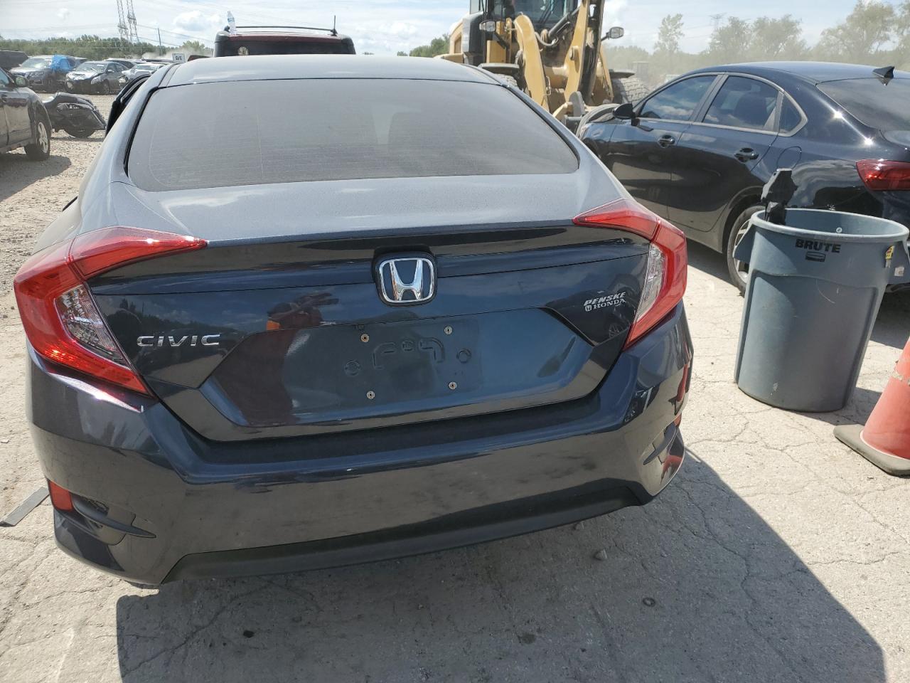 2HGFC2F57JH590339 2018 Honda Civic Lx