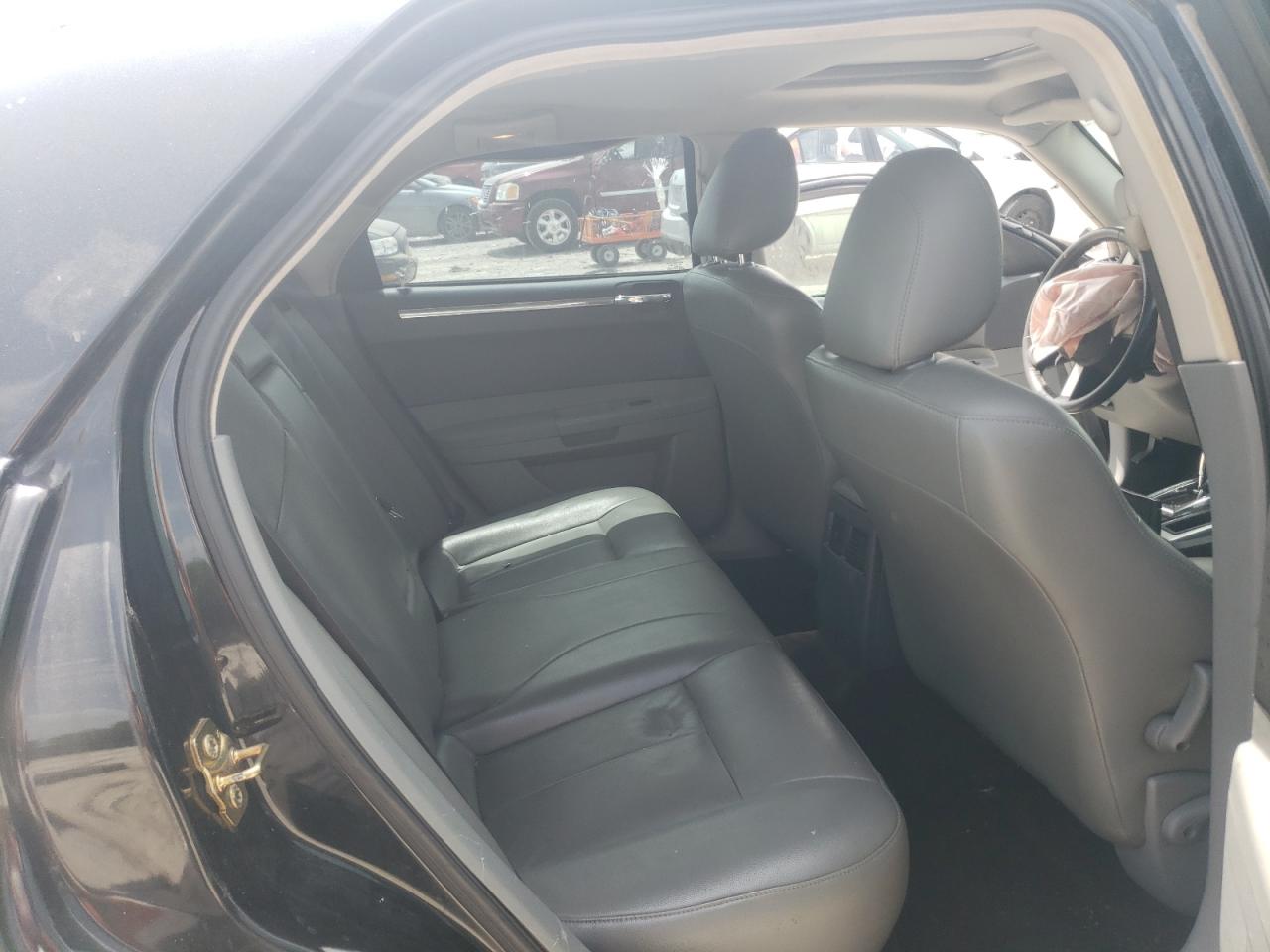 2005 Chrysler 300 - Image 11