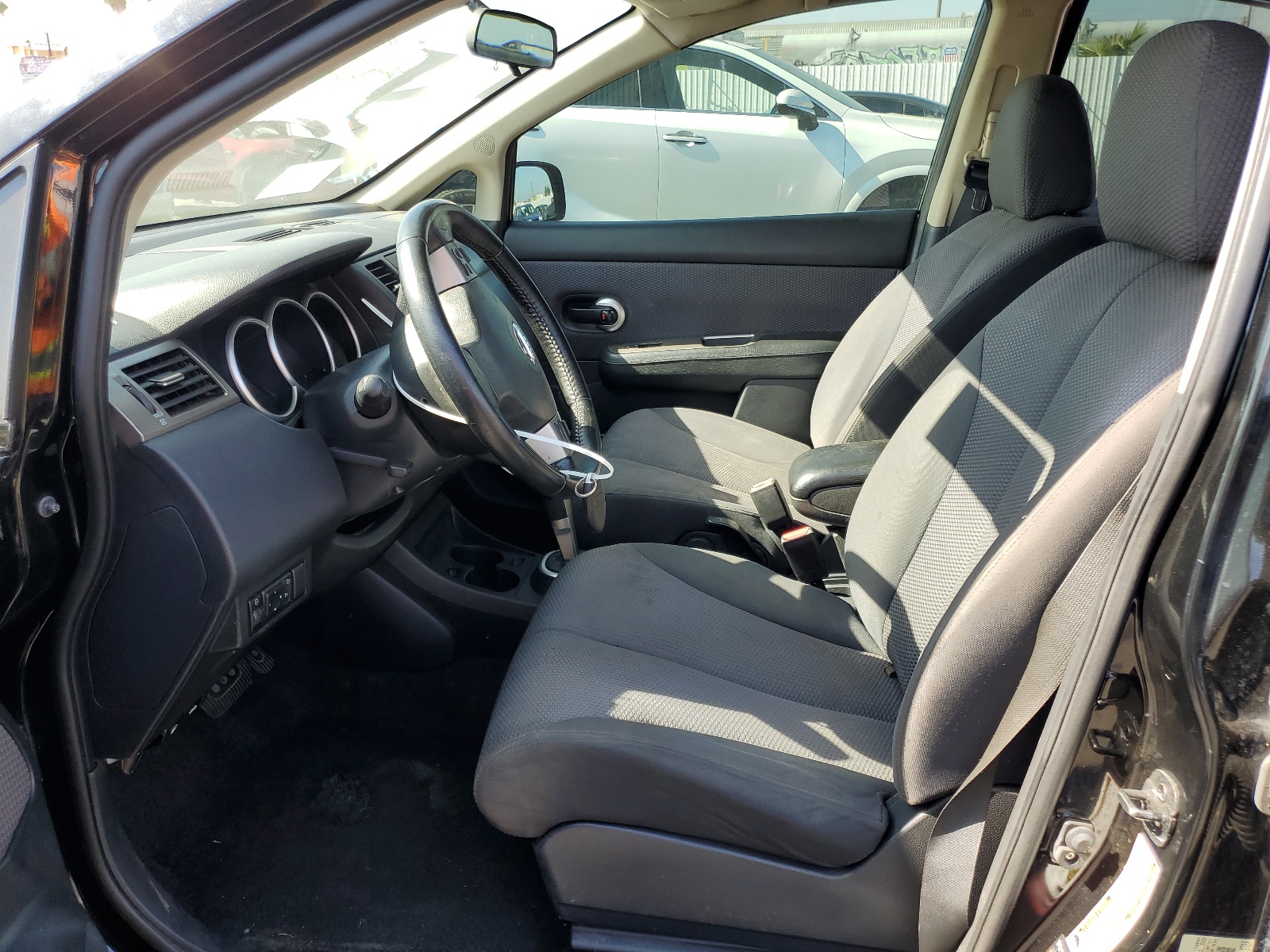 3N1BC13E38L443094 2008 Nissan Versa S