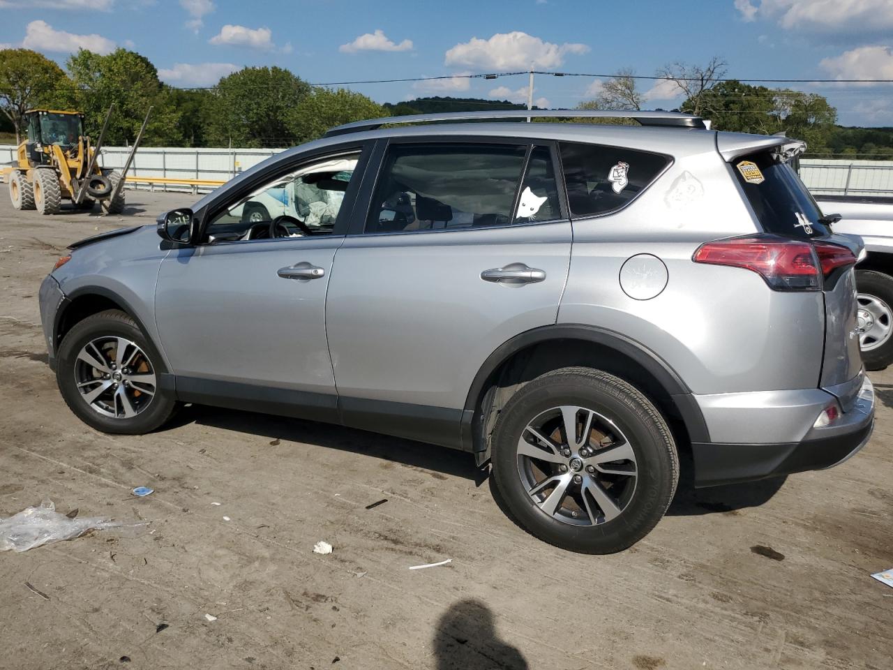 JTMWFREV6JJ187726 2018 TOYOTA RAV 4 - Image 2