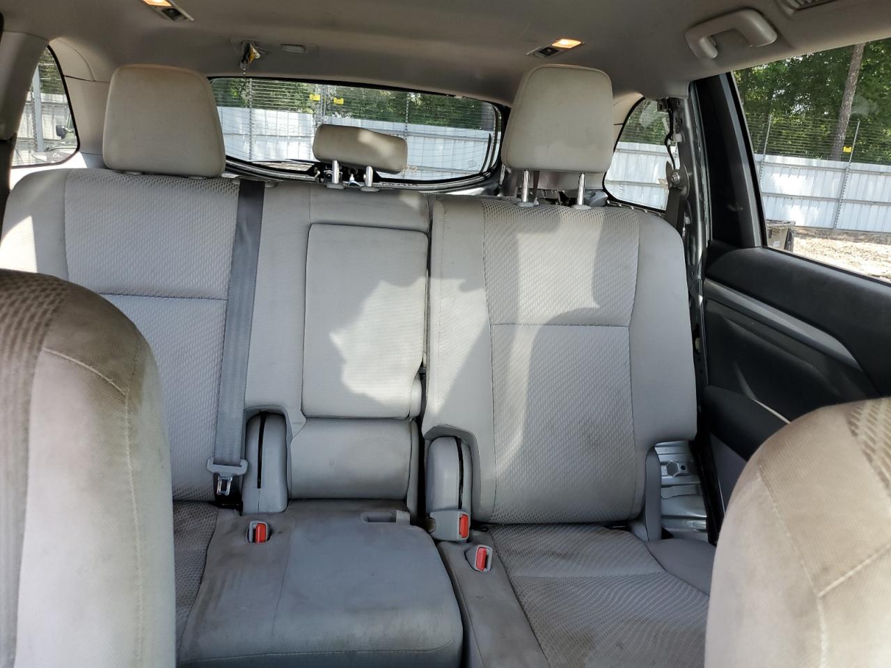 2018 Toyota Highlander Le VIN: 5TDZARFH1JS040205 Lot: 64968194