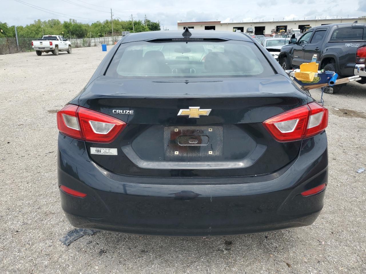 1G1BJ5SM0K7100024 2019 Chevrolet Cruze