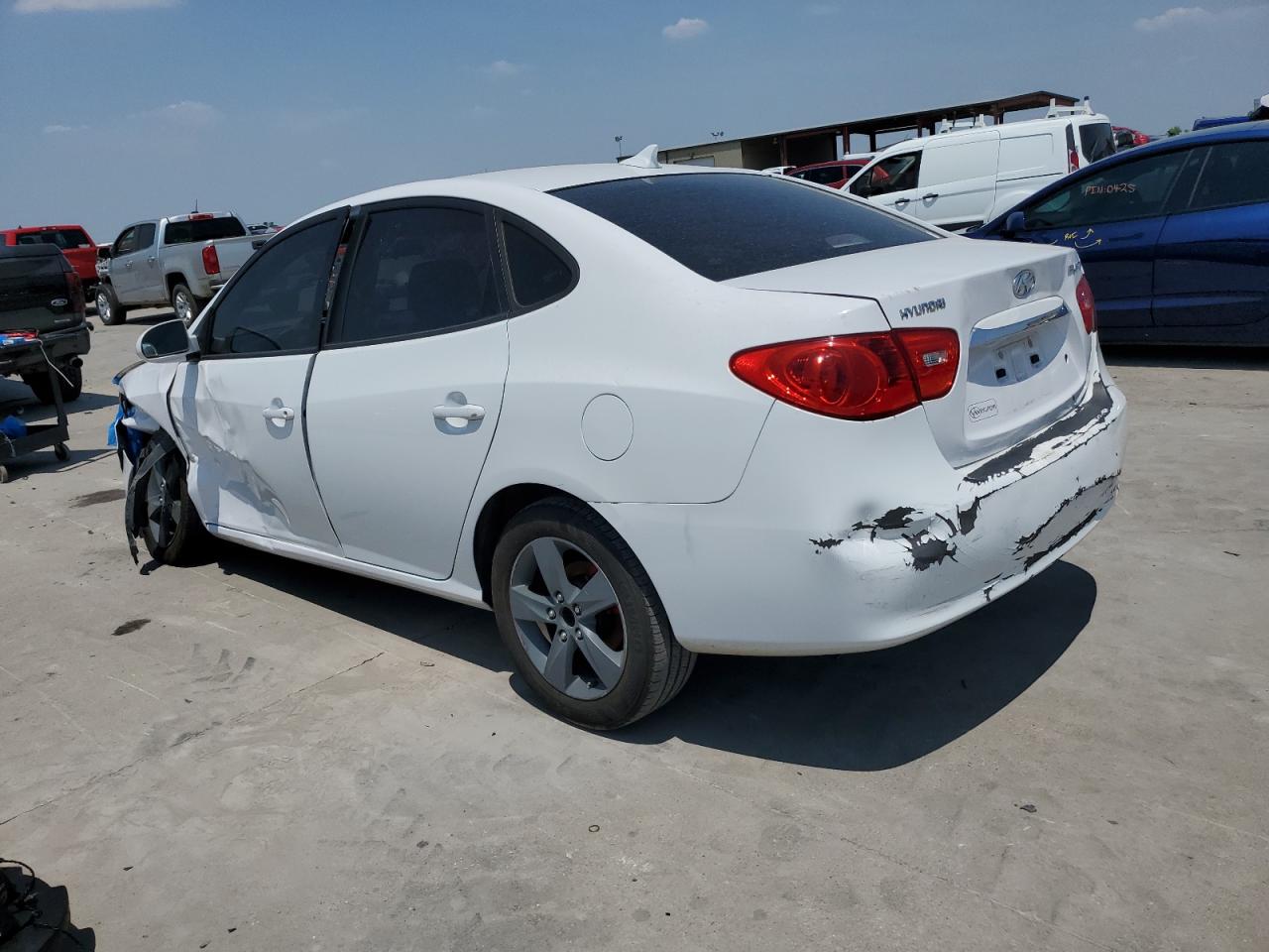 2010 Hyundai Elantra - Image 2