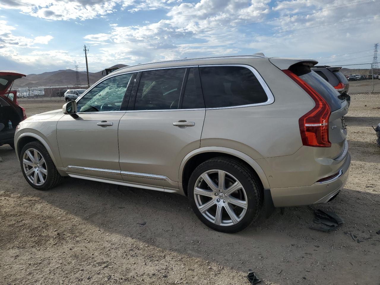 YV4A22PL1J1215244 2018 VOLVO XC90 - Image 2