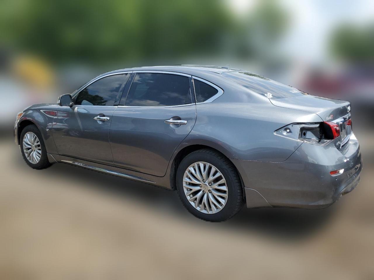 2016 Infiniti Q70 - Image 2