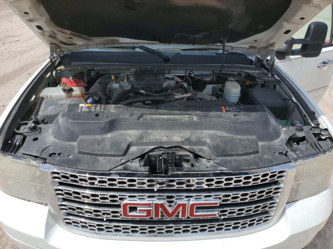2011 GMC Sierra - Image 11