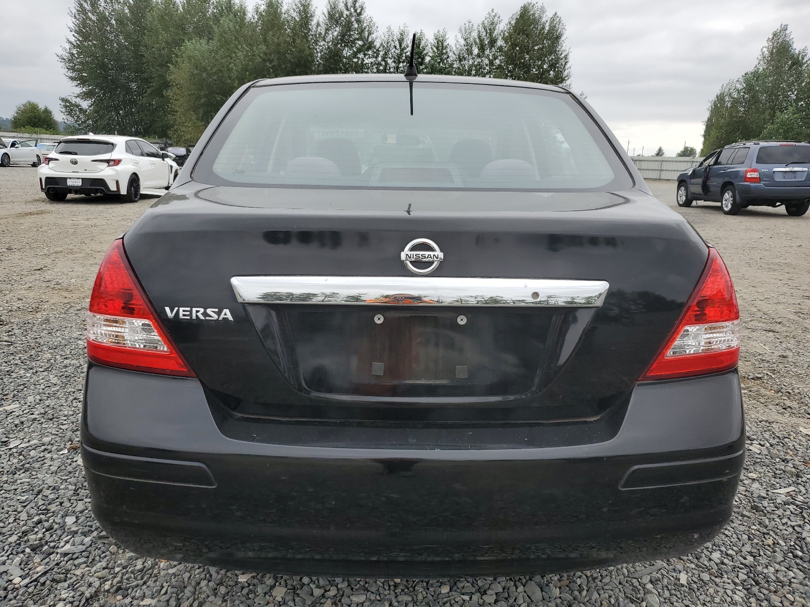 3N1BC11EX8L463670 2008 Nissan Versa S