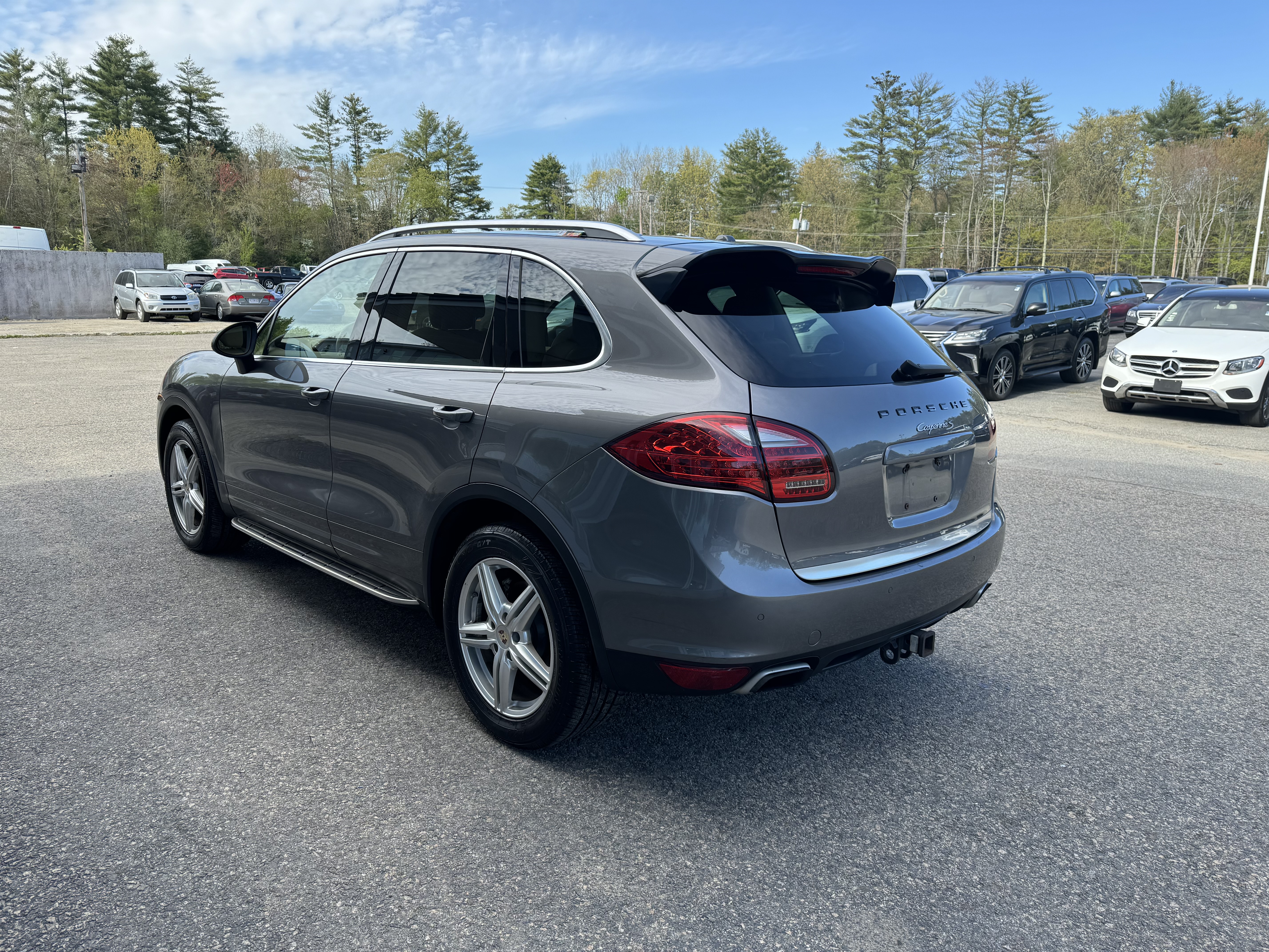 2012 Porsche Cayenne S vin: WP1AB2A29CLA44574