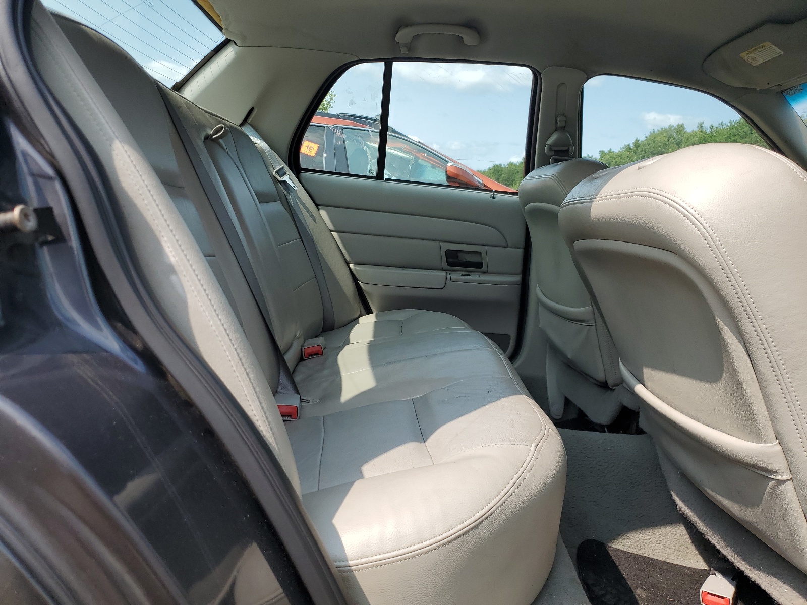 2FAFP74W84X176188 2004 Ford Crown Victoria Lx