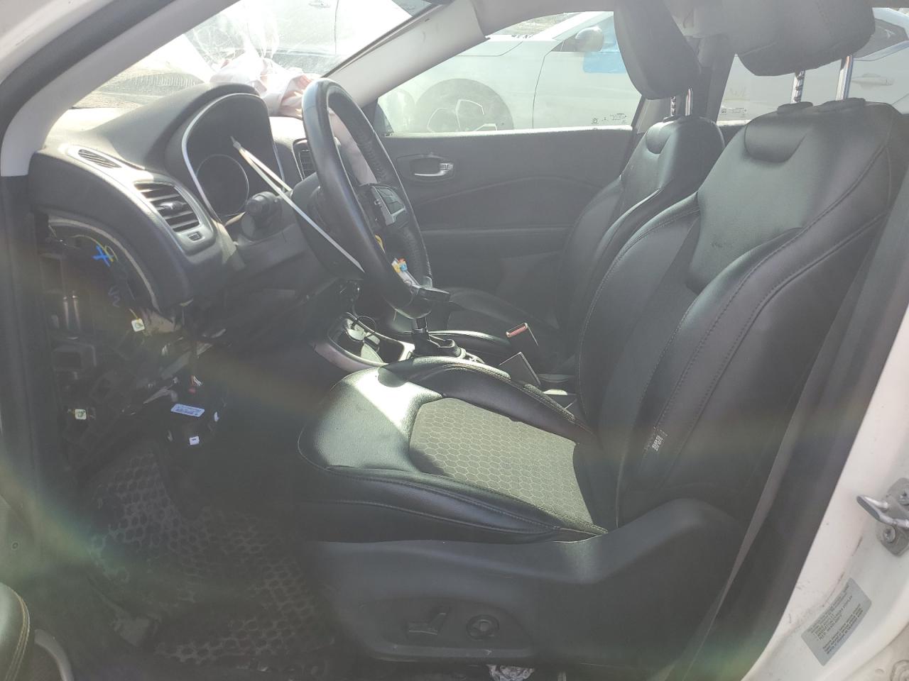 2018 Jeep Compass Latitude VIN: 3C4NJDBBXJT115007 Lot: 66905064