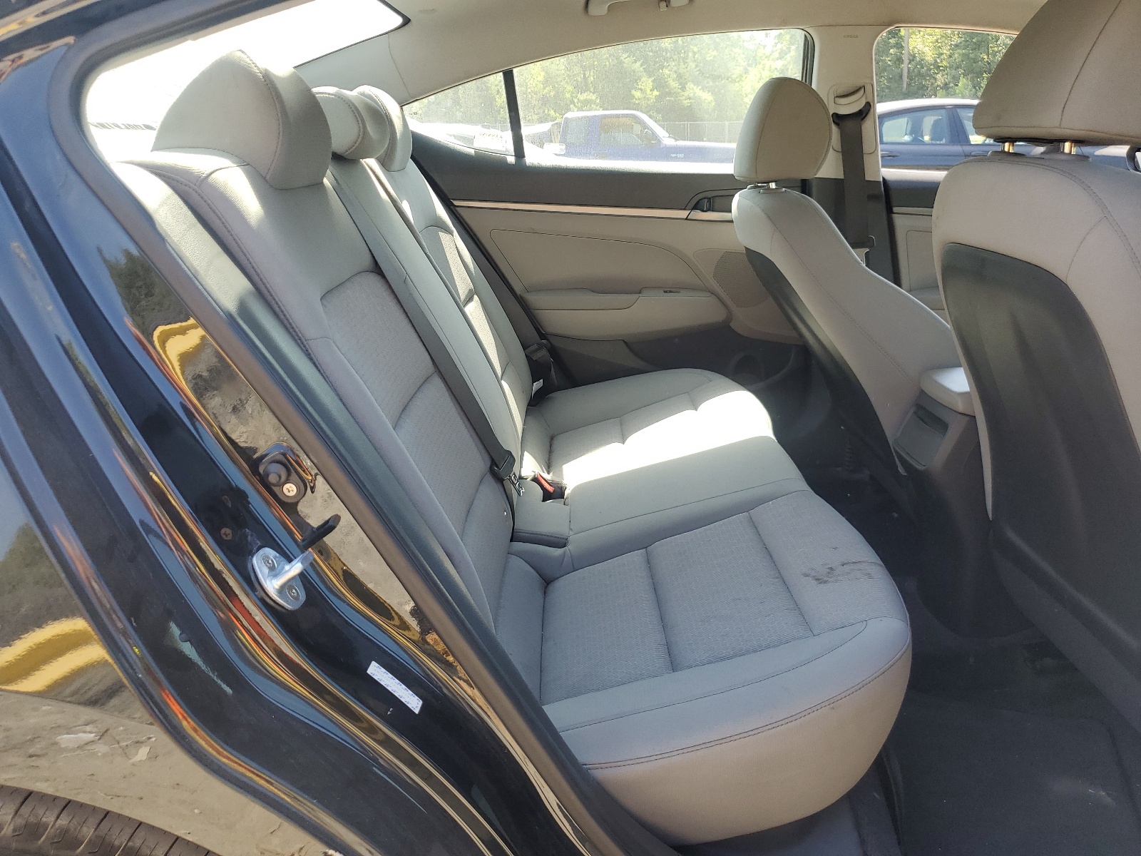 KMHD74LFXHU127911 2017 Hyundai Elantra Se