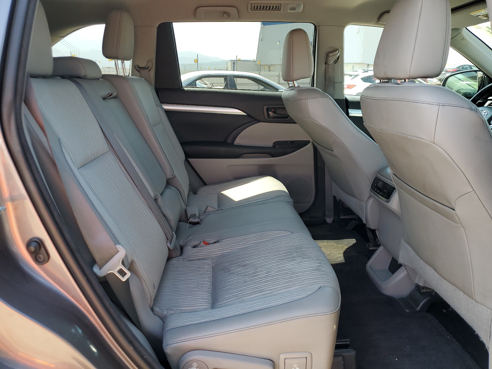 2015 Toyota Highlander Le vin: 5TDBKRFH3FS206133