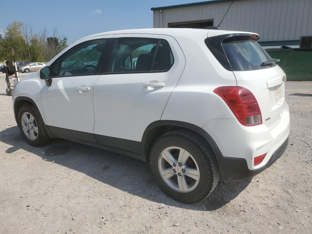 KL7CJKSB2MB317578 2021 CHEVROLET TRAX - Image 2