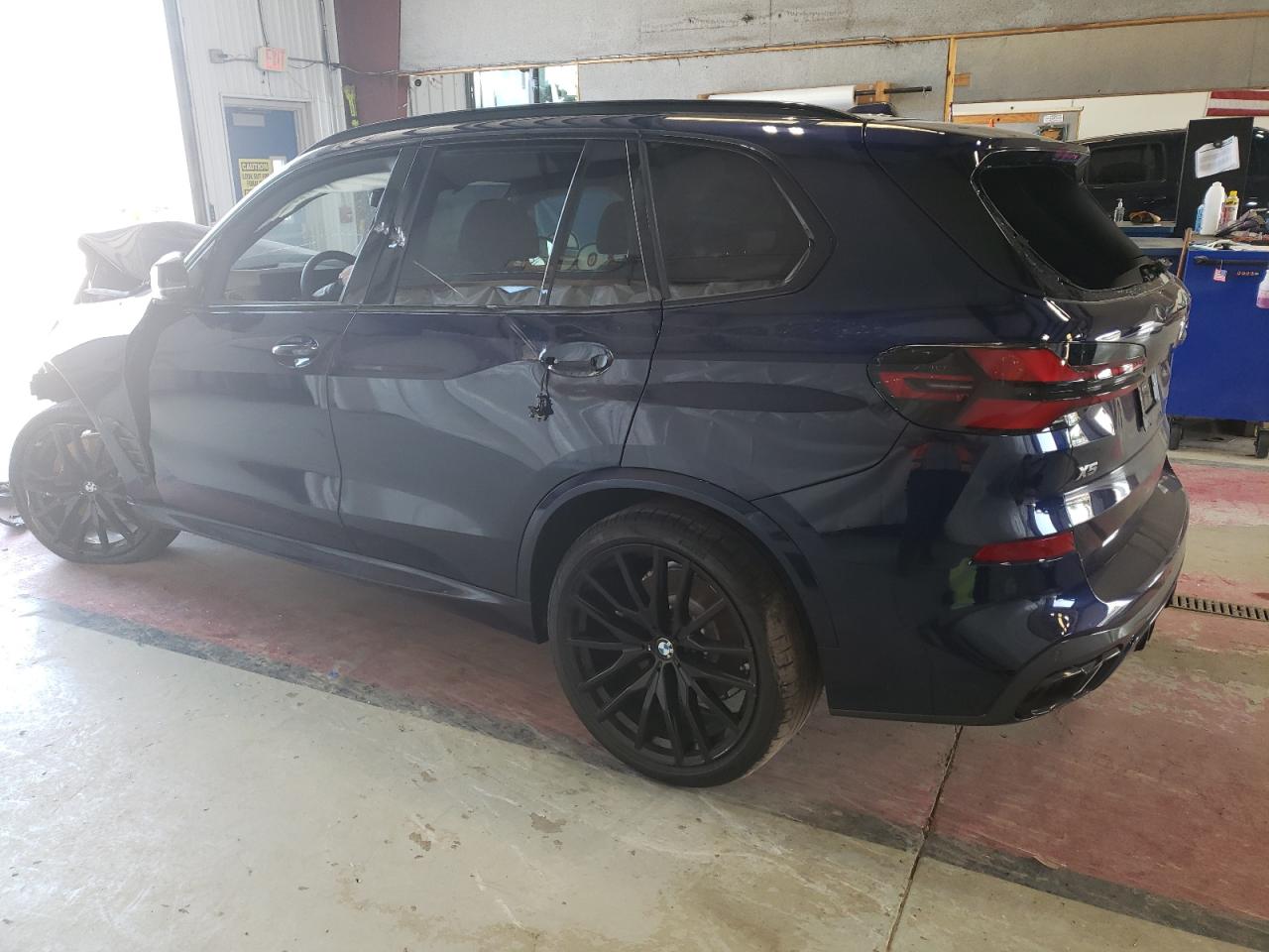 5UX33EU01S9X35739 2025 BMW X5 M - Image 2