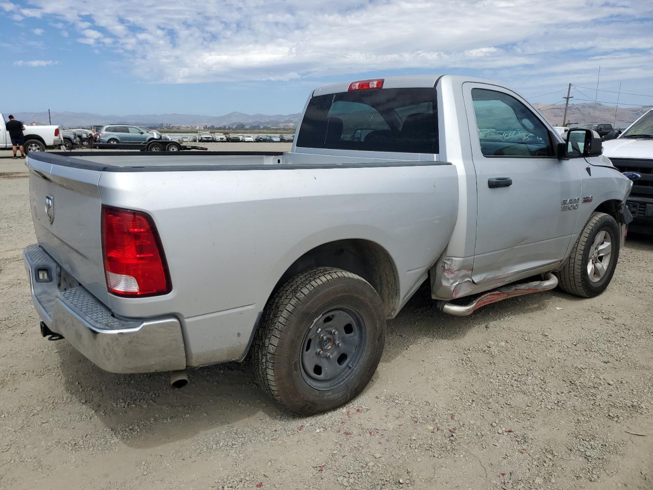 3C6JR6AT7HG640176 2017 Ram 1500 St