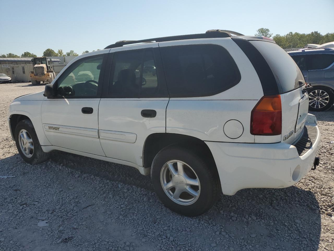 2005 GMC Envoy - Image 2