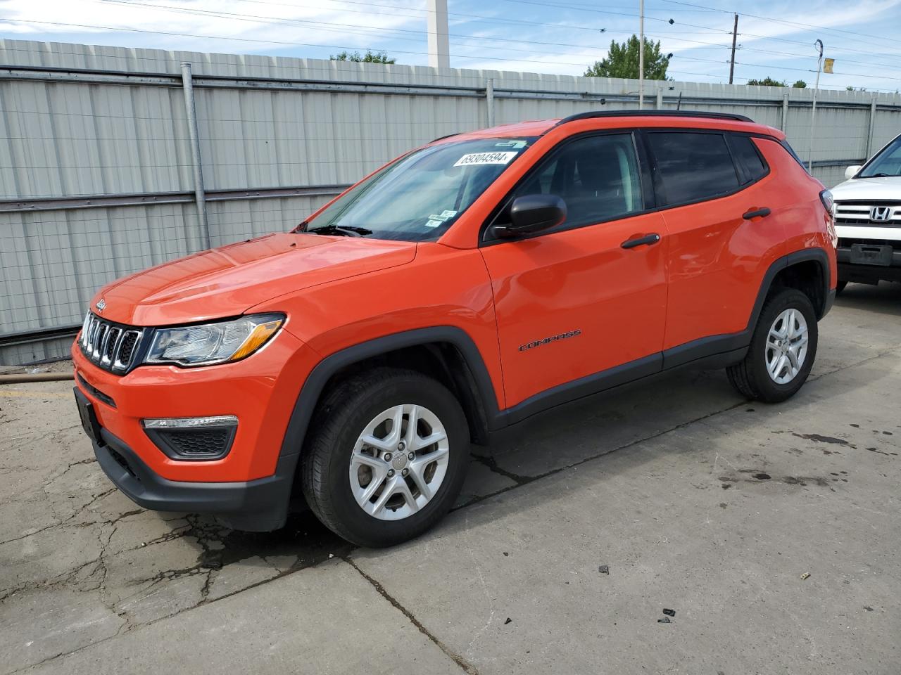 3C4NJDAB4JT479909 2018 JEEP COMPASS - Image 1