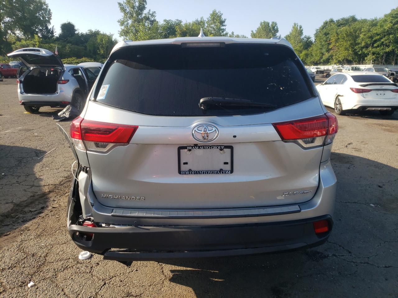 5TDJZRFH5KS581829 2019 Toyota Highlander Se