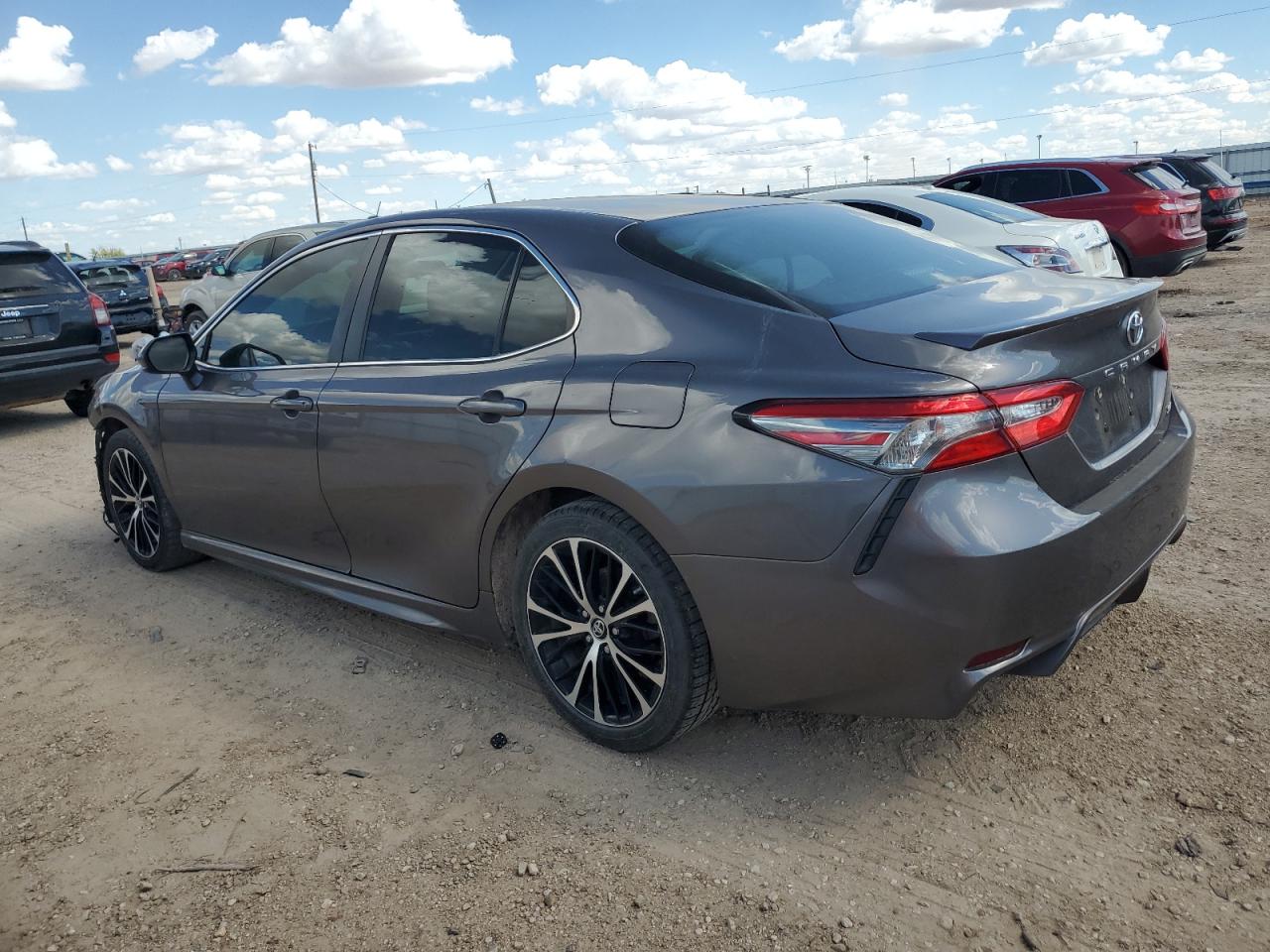 4T1B11HK0JU135096 2018 TOYOTA CAMRY - Image 2