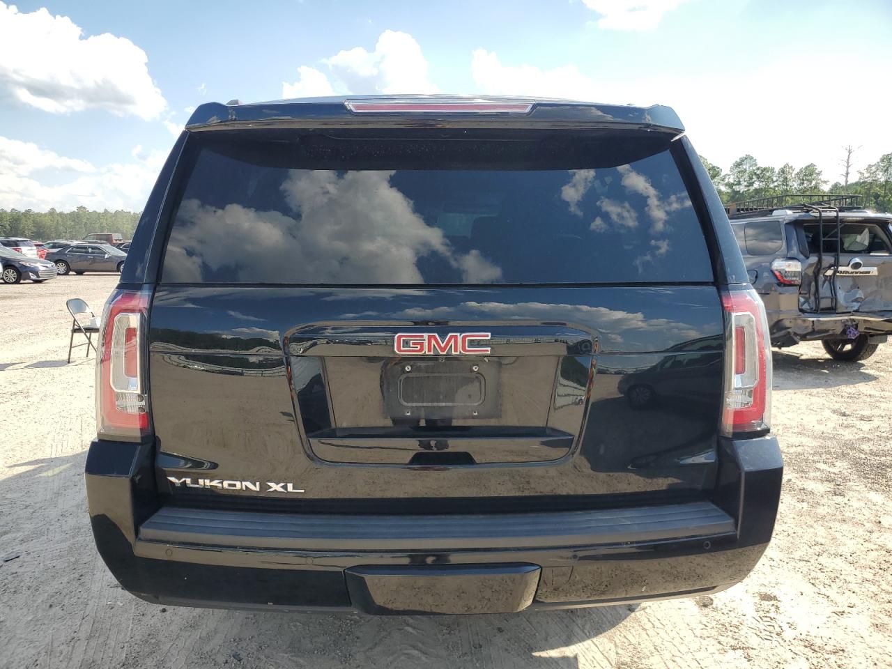 2019 GMC Yukon - Image 6