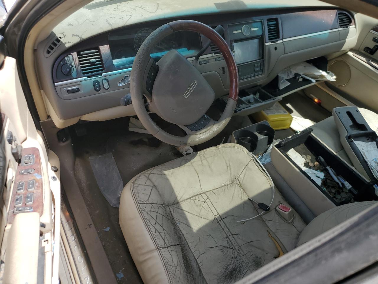 2005 Lincoln Town Car Signature Limited VIN: 1LNHM82W95Y650165 Lot: 66016604