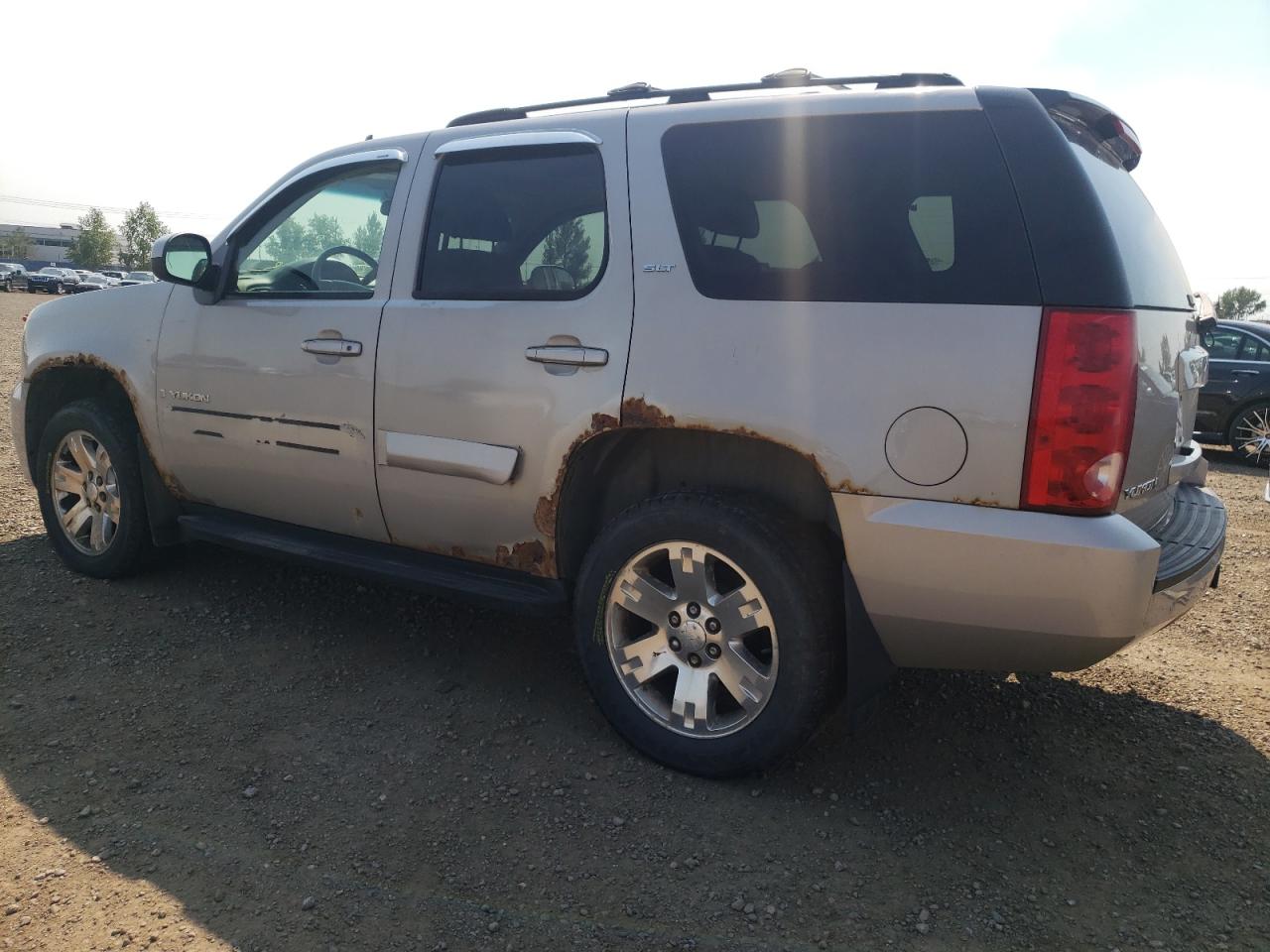 2007 GMC Yukon - Image 2