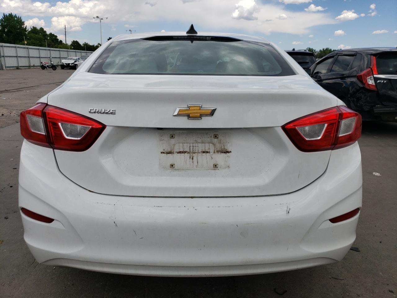 1G1BC5SM3J7102682 2018 Chevrolet Cruze Ls