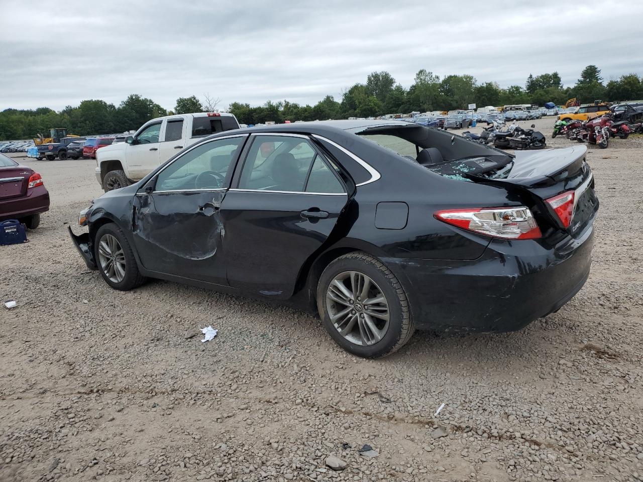 4T1BF1FK3GU131718 2016 TOYOTA CAMRY - Image 2