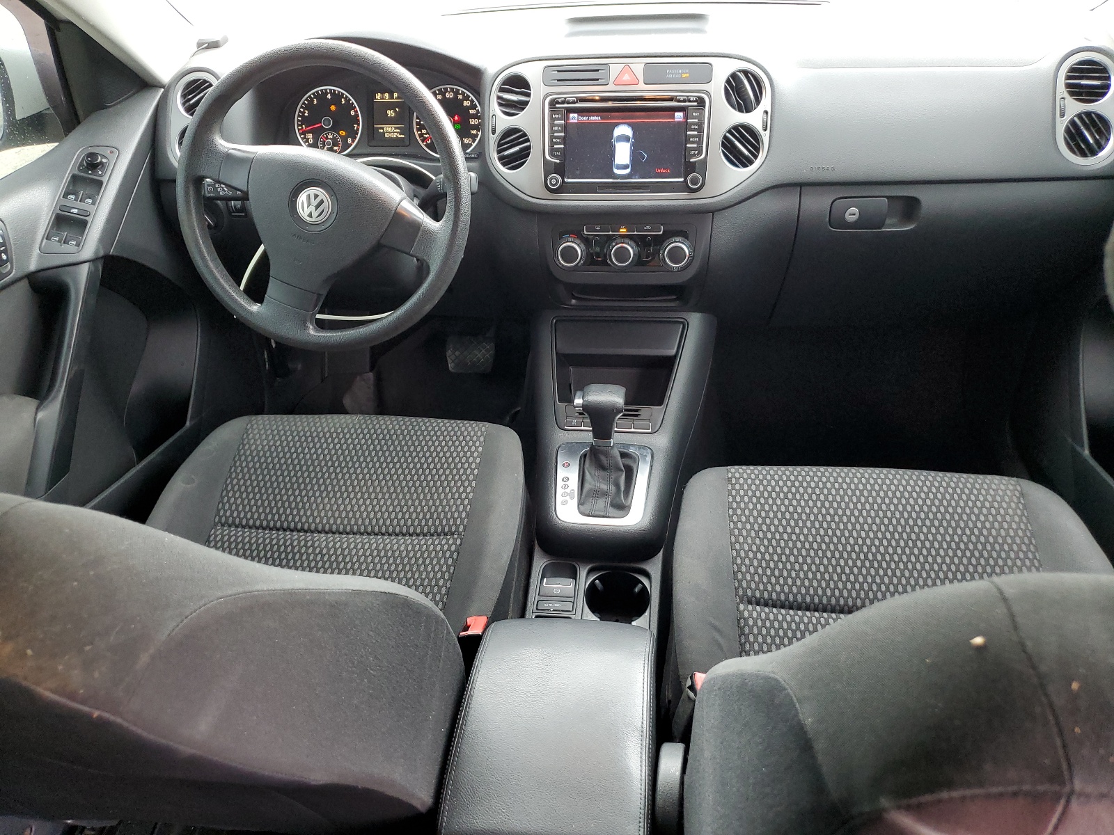 WVGAV7AX8AW531631 2010 Volkswagen Tiguan S