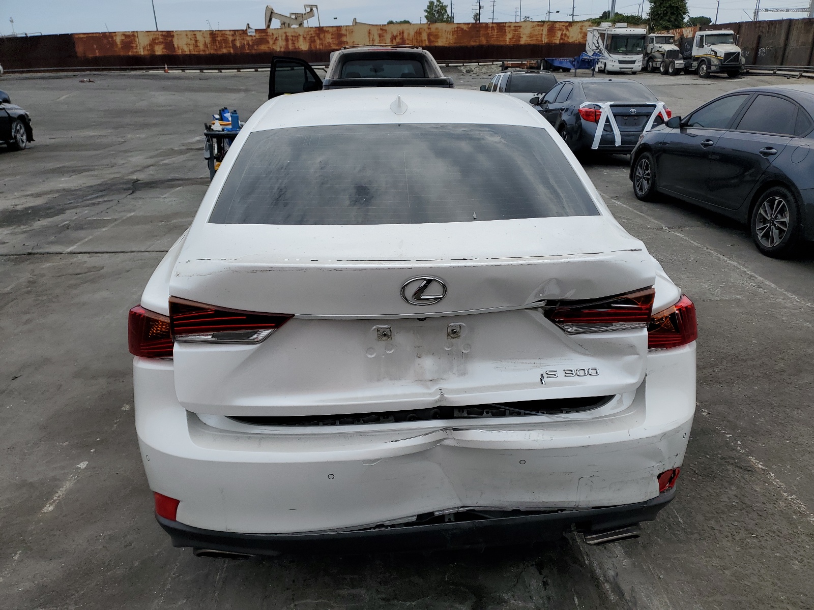 JTHBA1D23J5075446 2018 Lexus Is 300