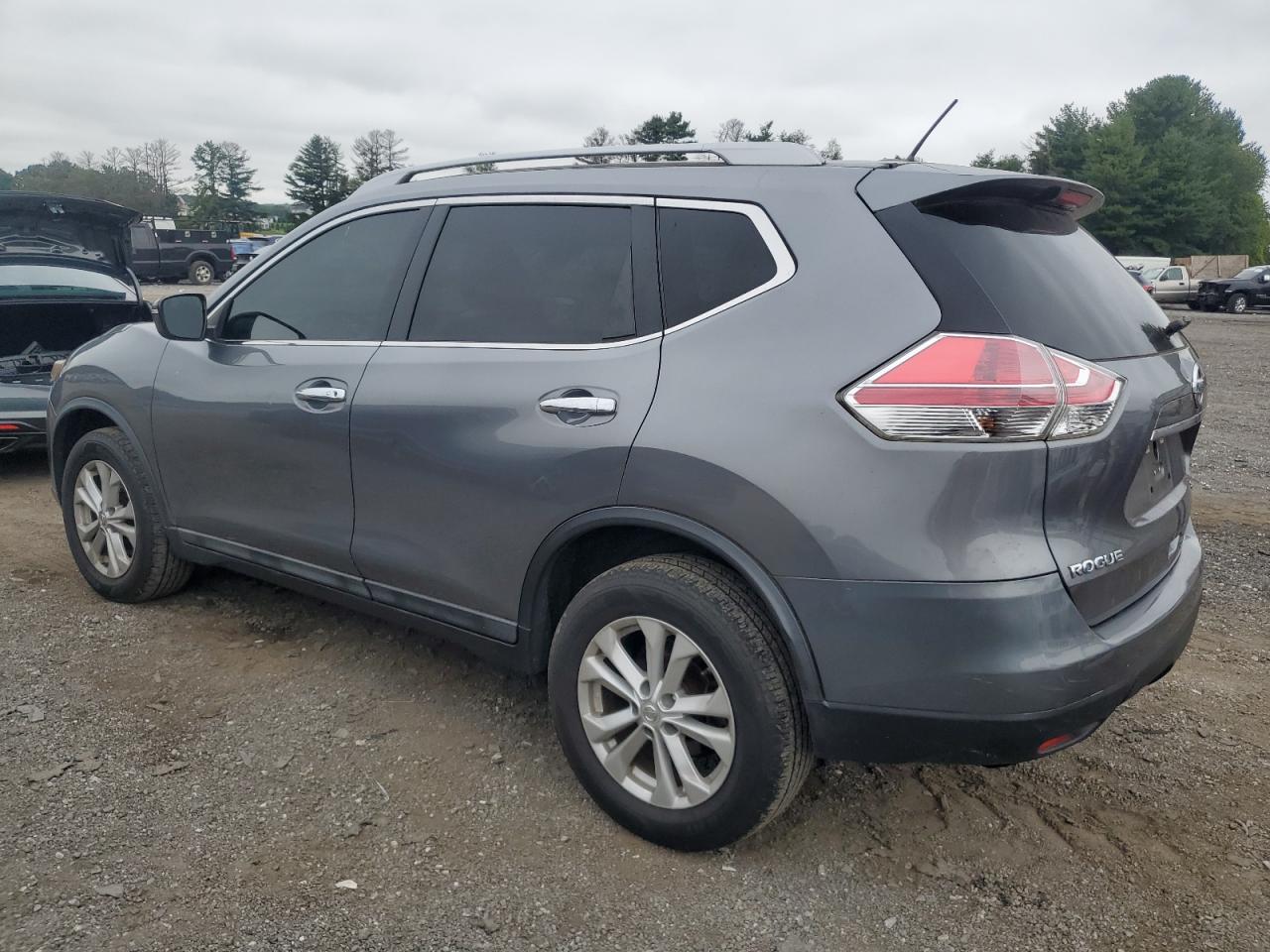 5N1AT2MK2FC886084 2015 NISSAN ROGUE - Image 2