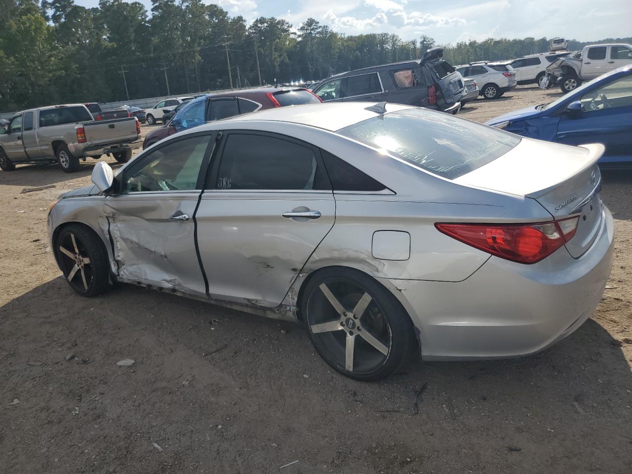 2013 Hyundai Sonata - Image 2