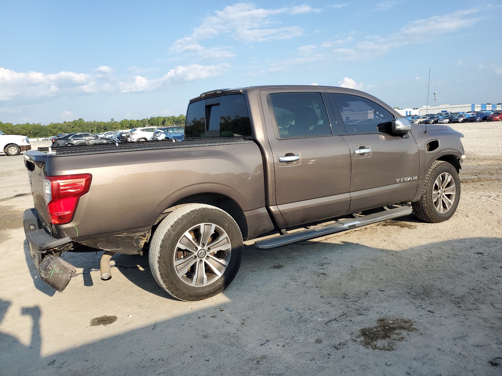 1N6AA1E69HN533898 2017 Nissan Titan Sv