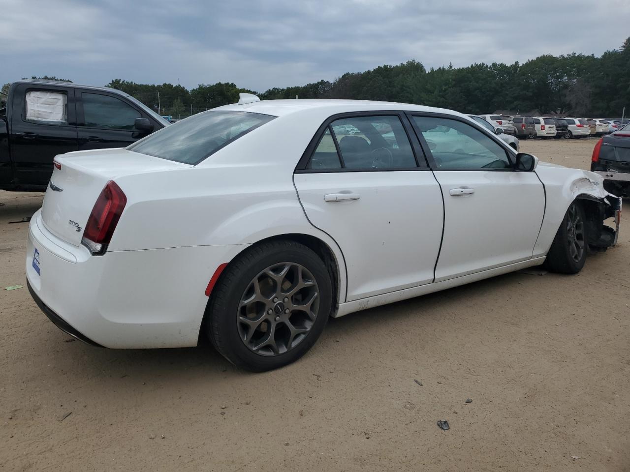 2017 Chrysler 300 - Image 3