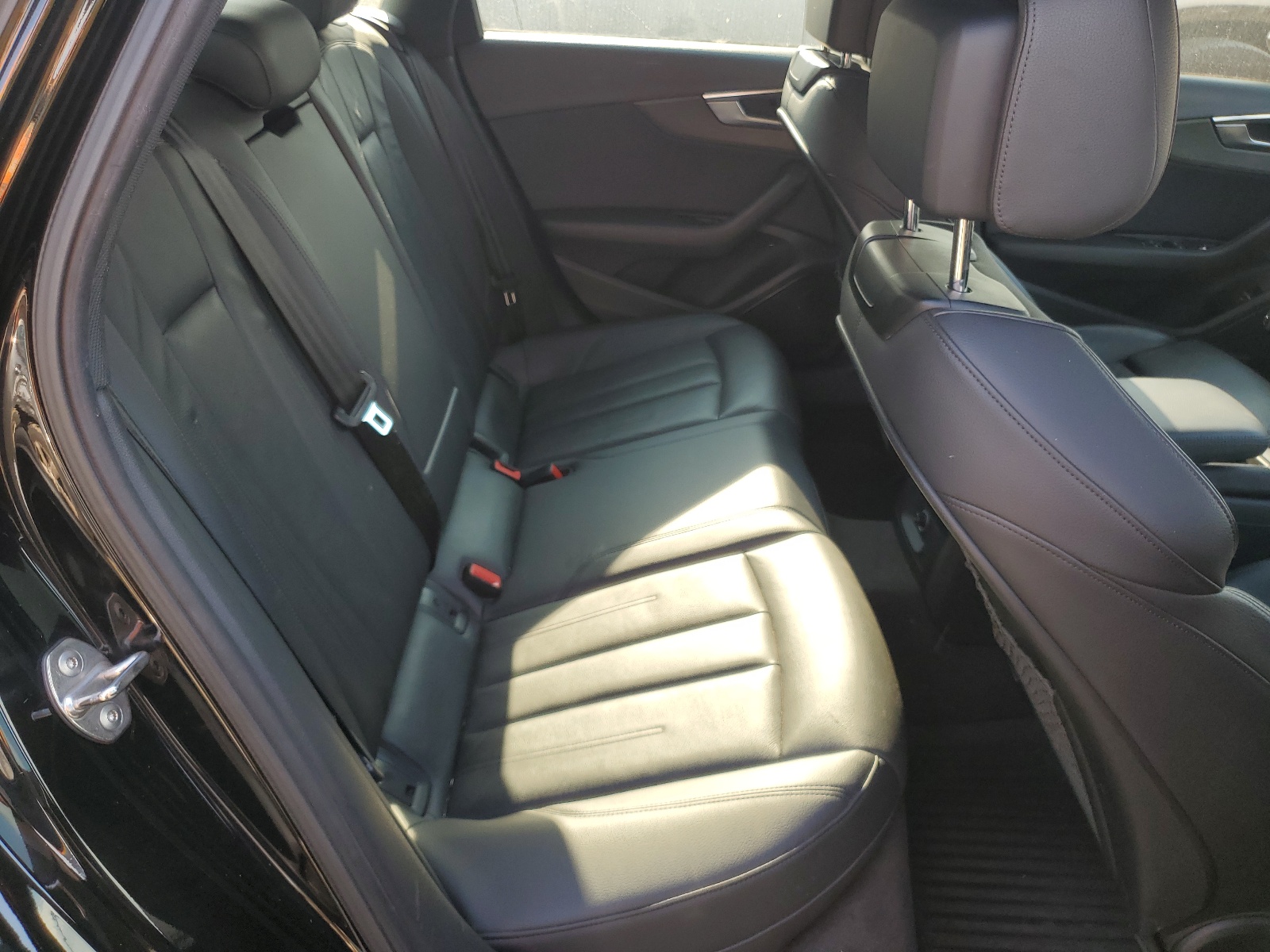 WAULMAF40JN019599 2018 Audi A4 Premium Plus