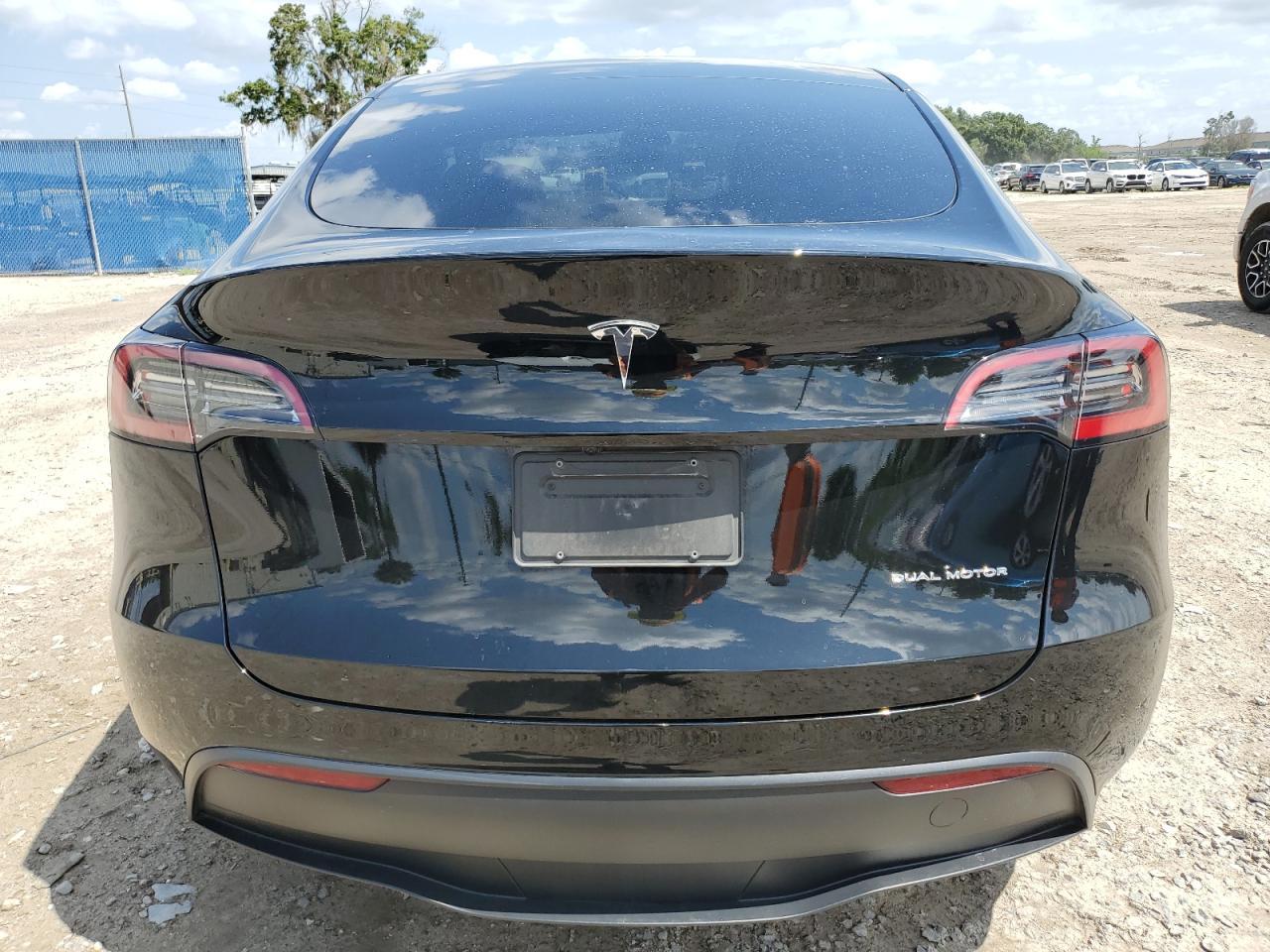 7SAYGDEE7PF833528 2023 Tesla Model Y