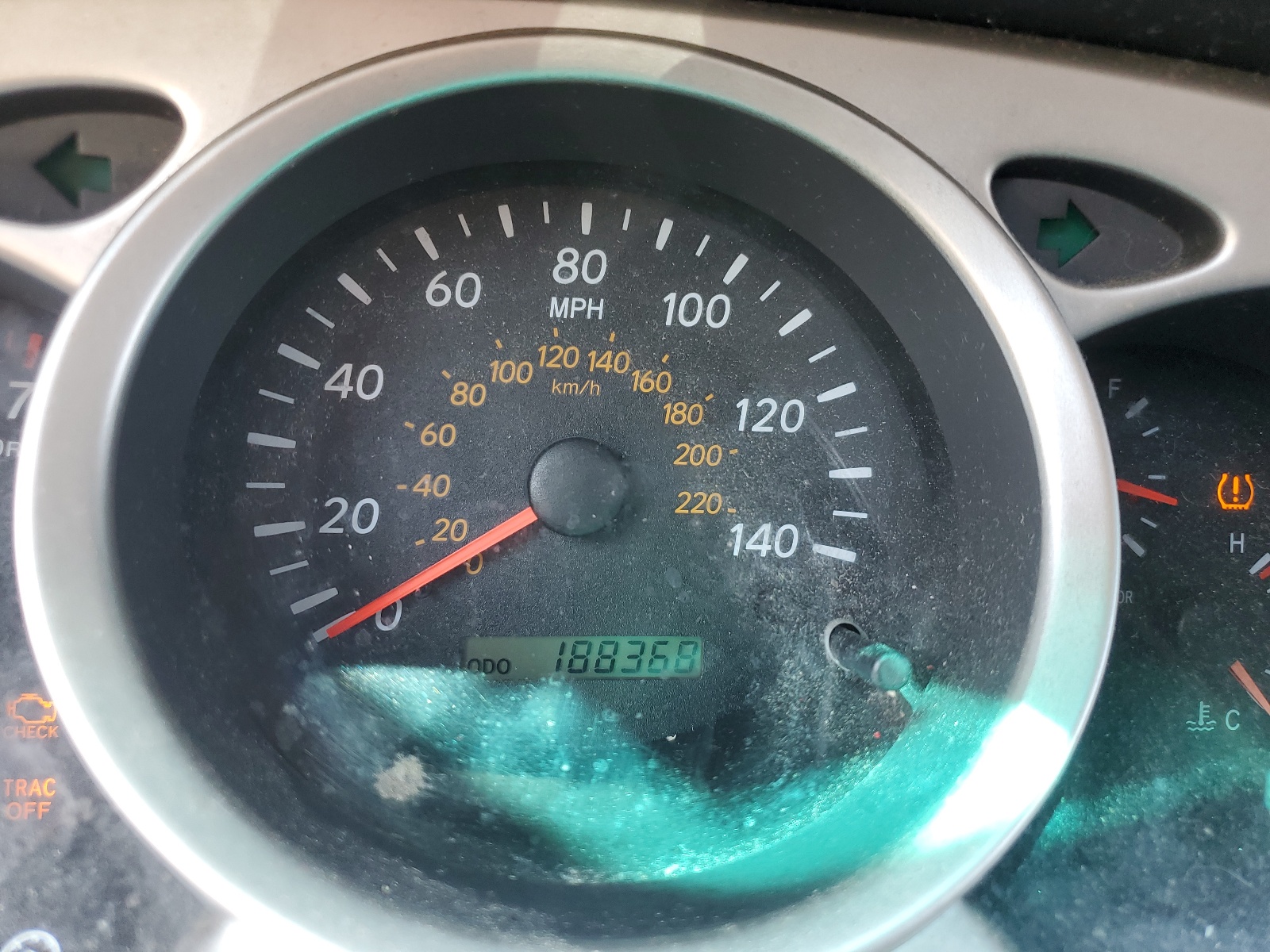 JTEDD21A040087375 2004 Toyota Highlander